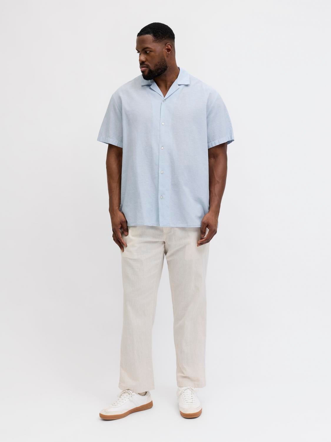 model_shot-front_full