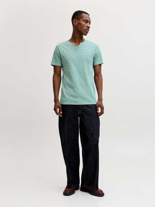 model_shot-front_full