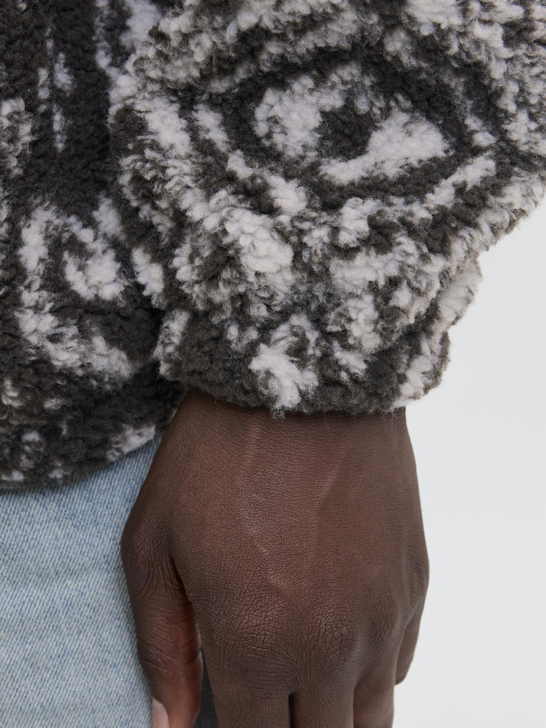 model_shot-detail