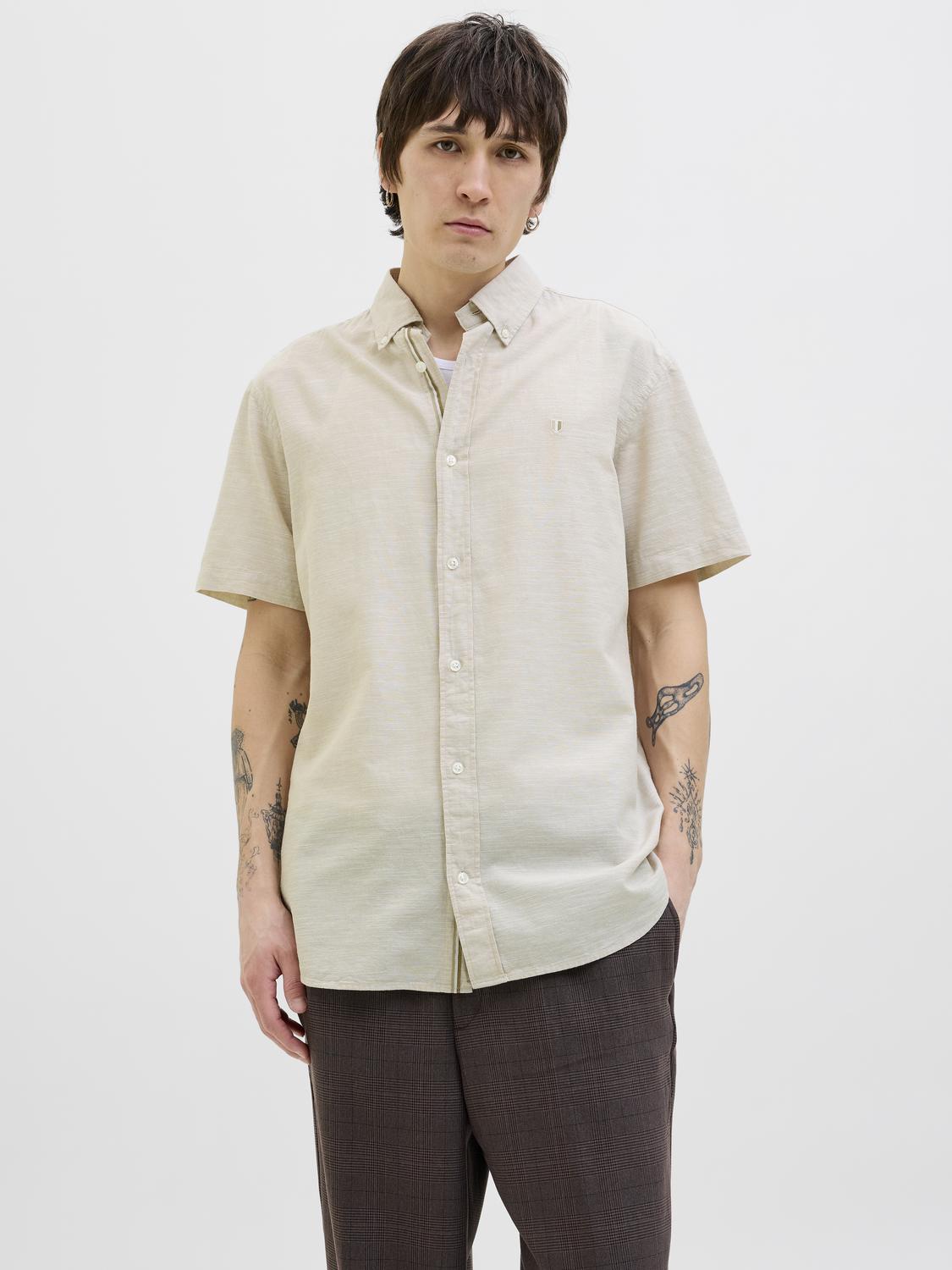 model_shot-front
