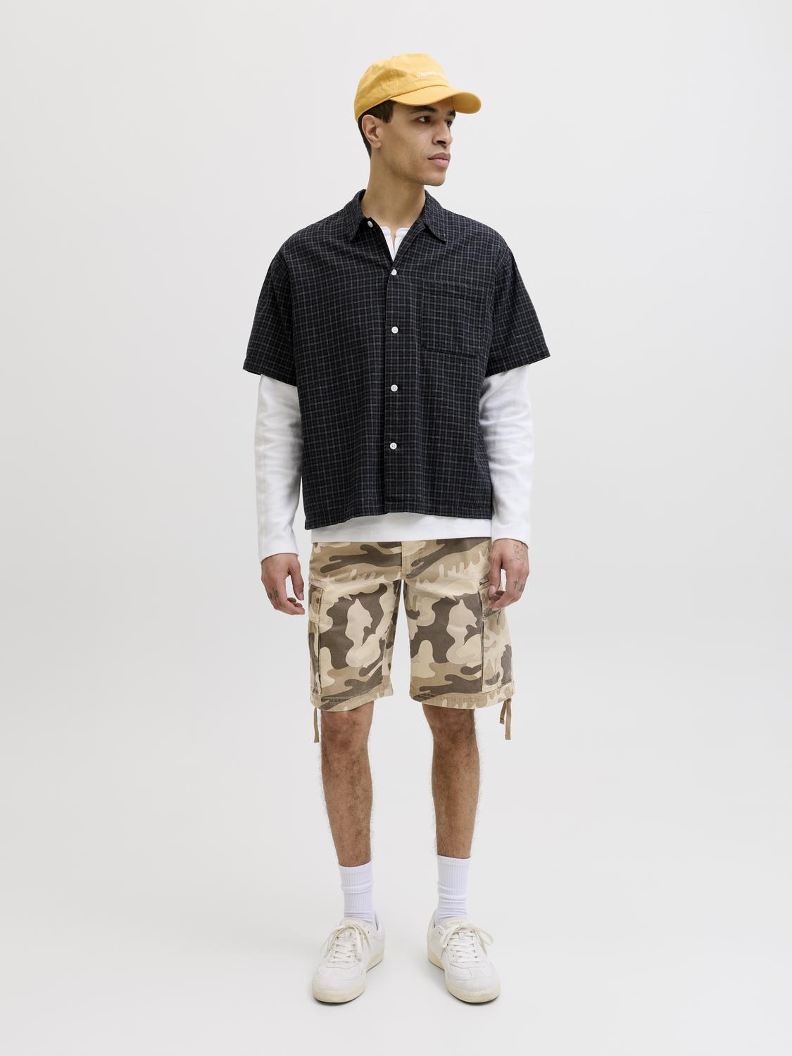 model_shot-front_full