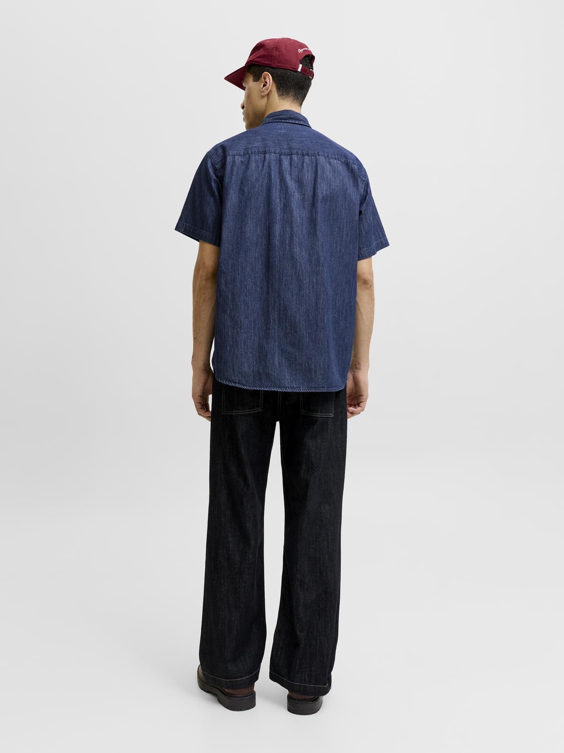 model_shot-back