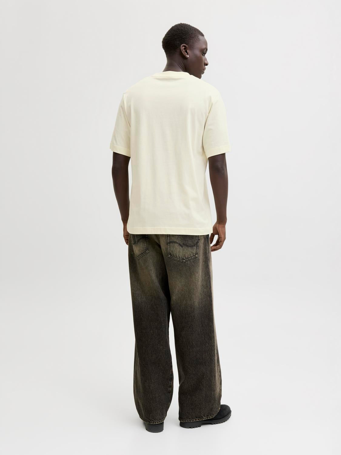 model_shot-back