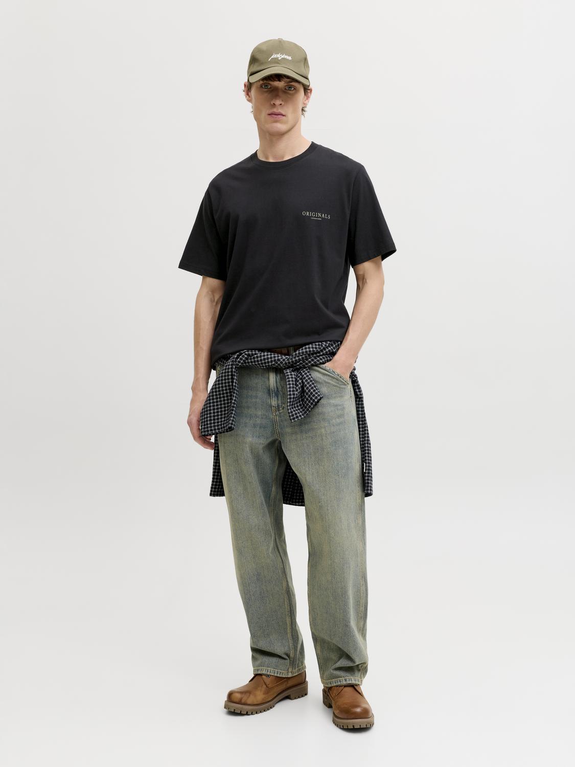 model_shot-front_full