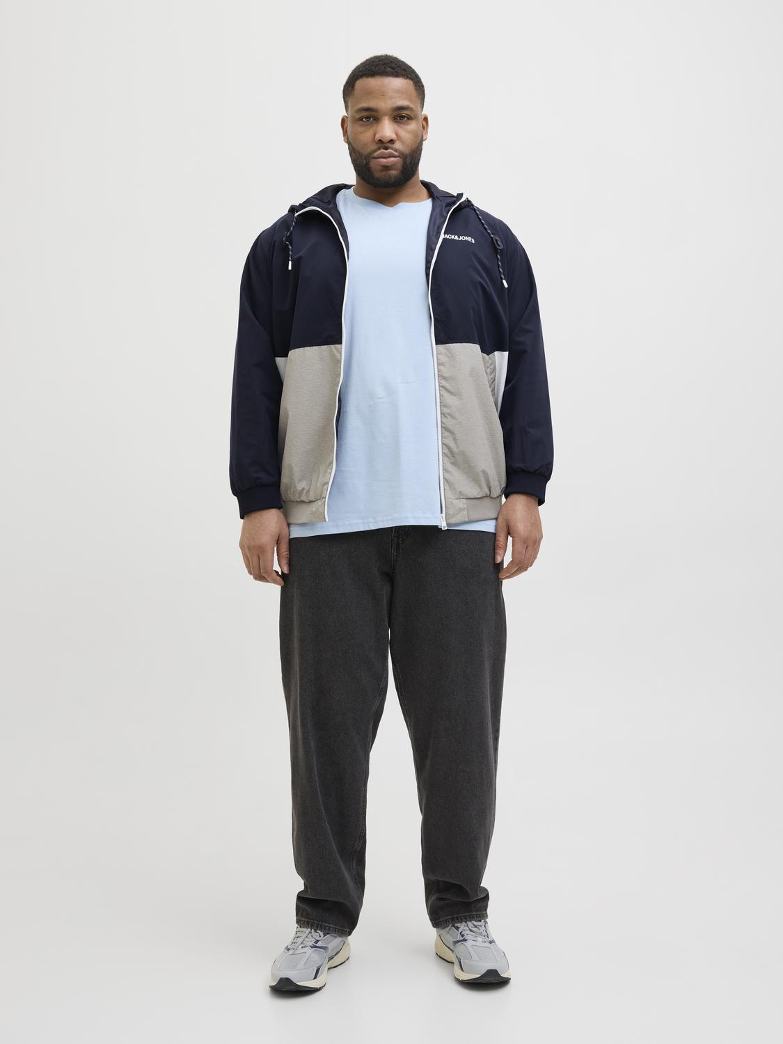 model_shot-front_full