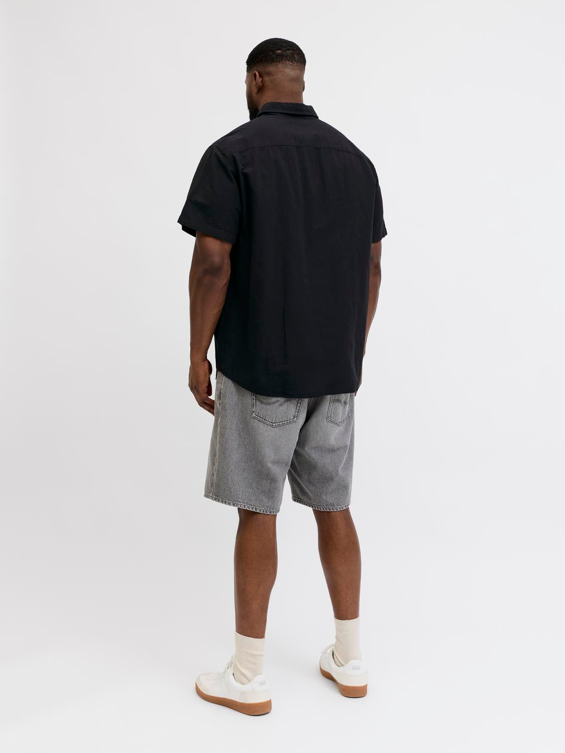 model_shot-back