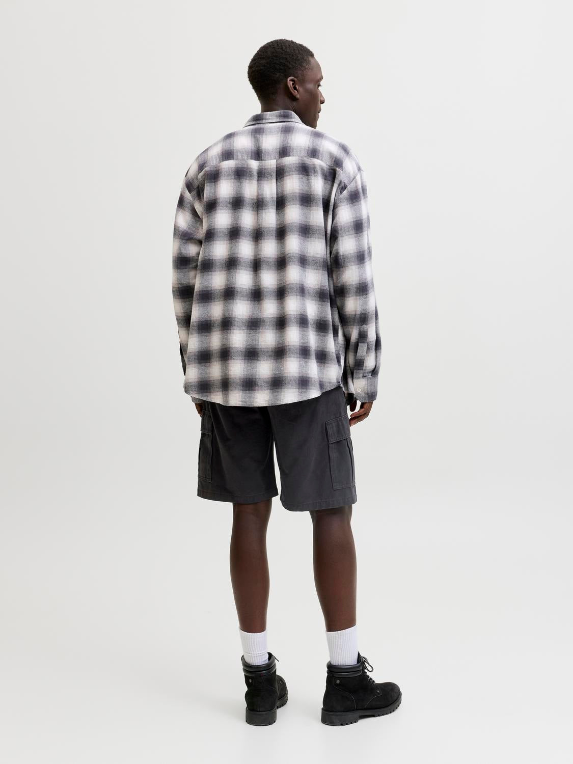 model_shot-back