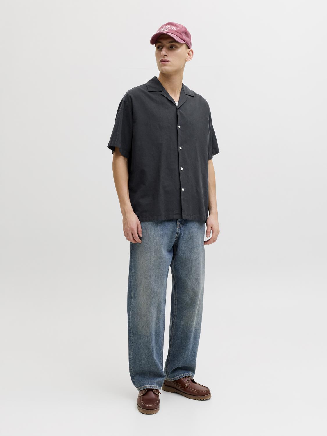 model_shot-front_full