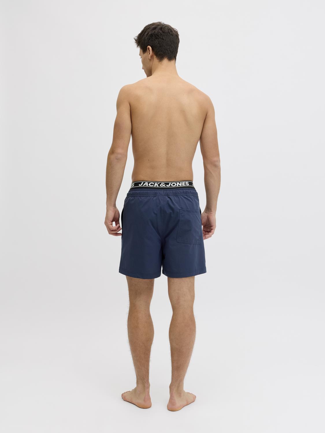 model_shot-back