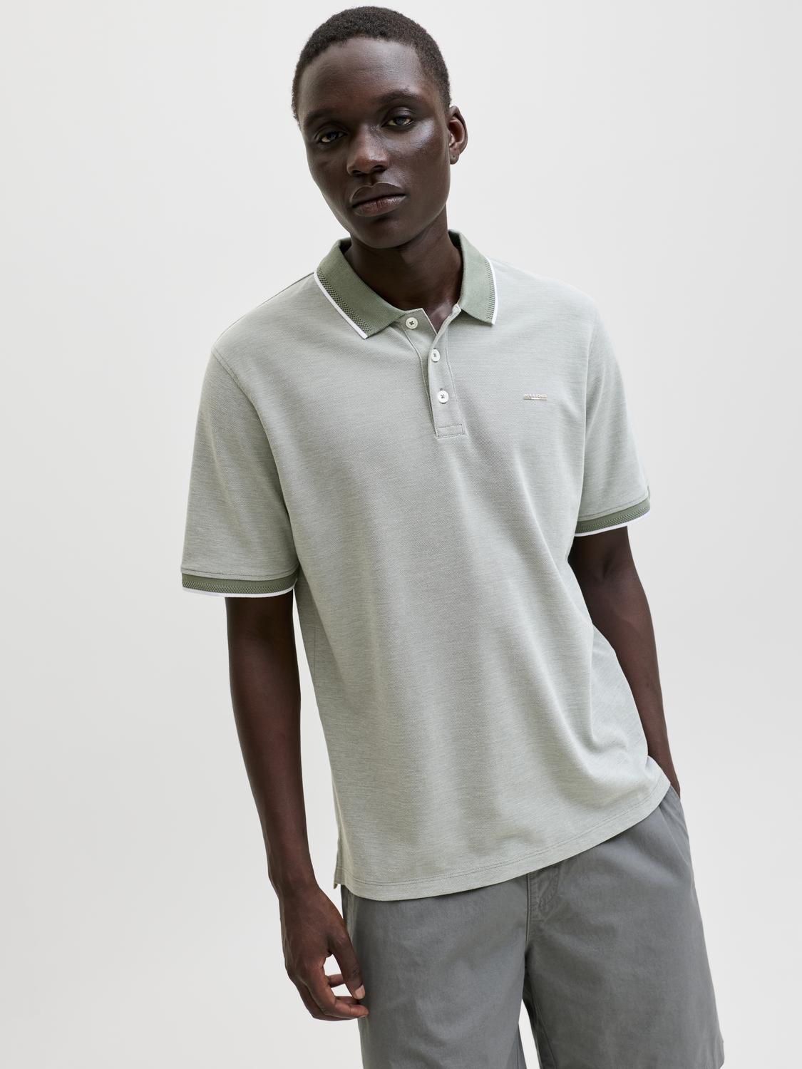 model_shot-creative