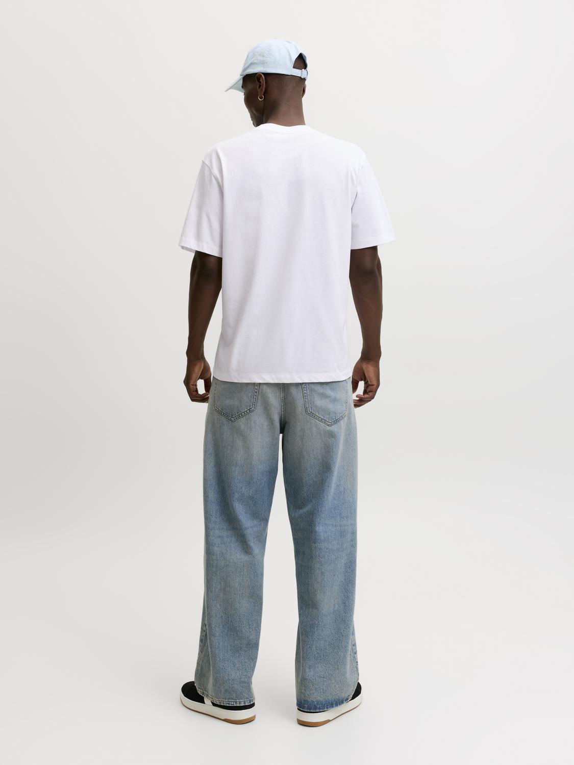 model_shot-back