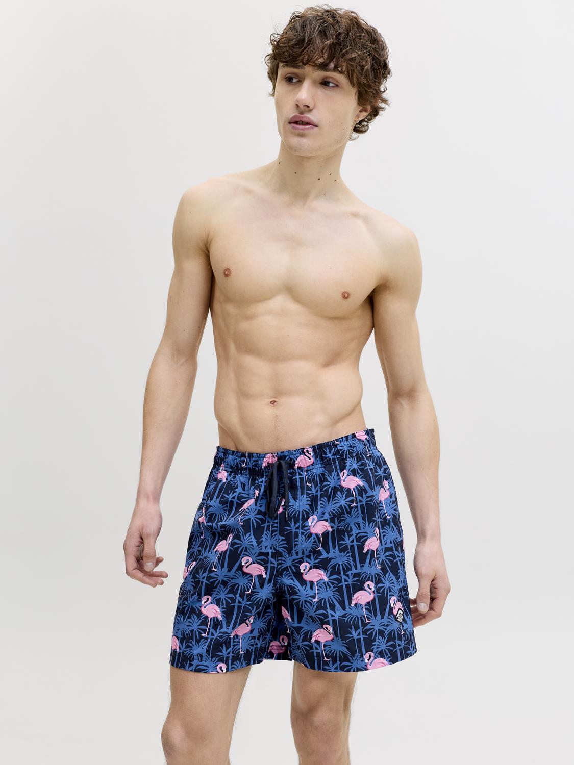 model_shot-creative