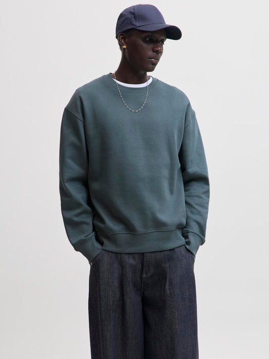 model_shot-front