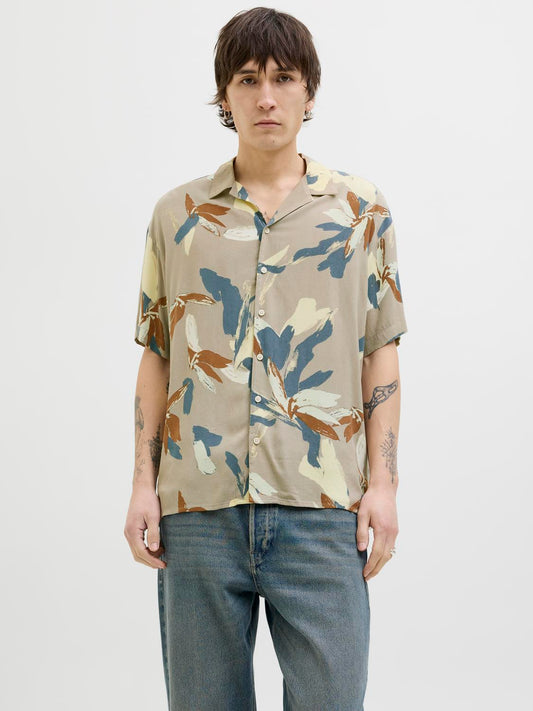 model_shot-front