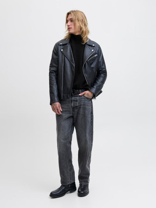 model_shot-front_full