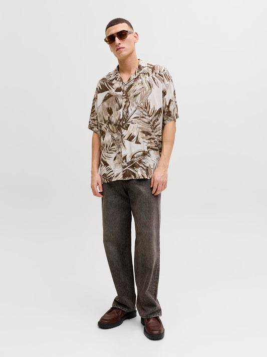 model_shot-front_full