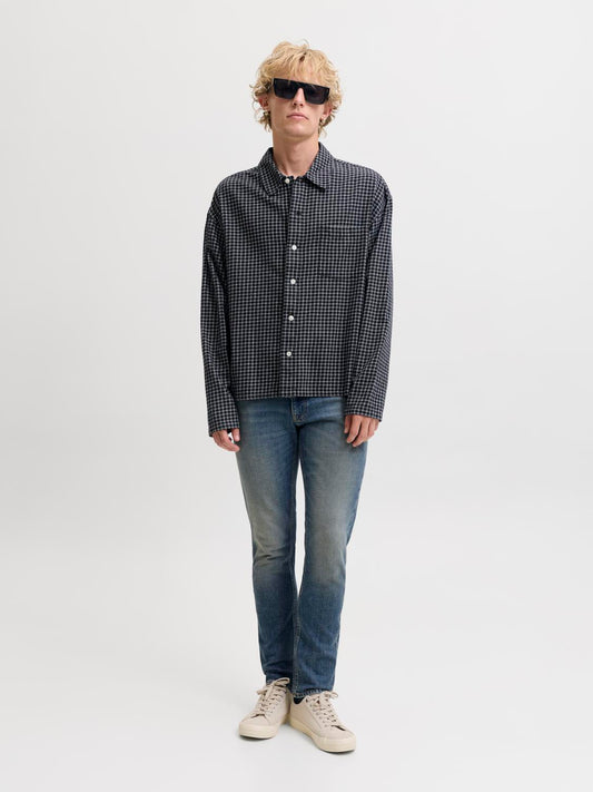model_shot-front_full