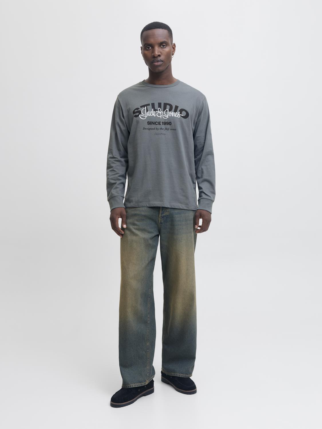 model_shot-front_full