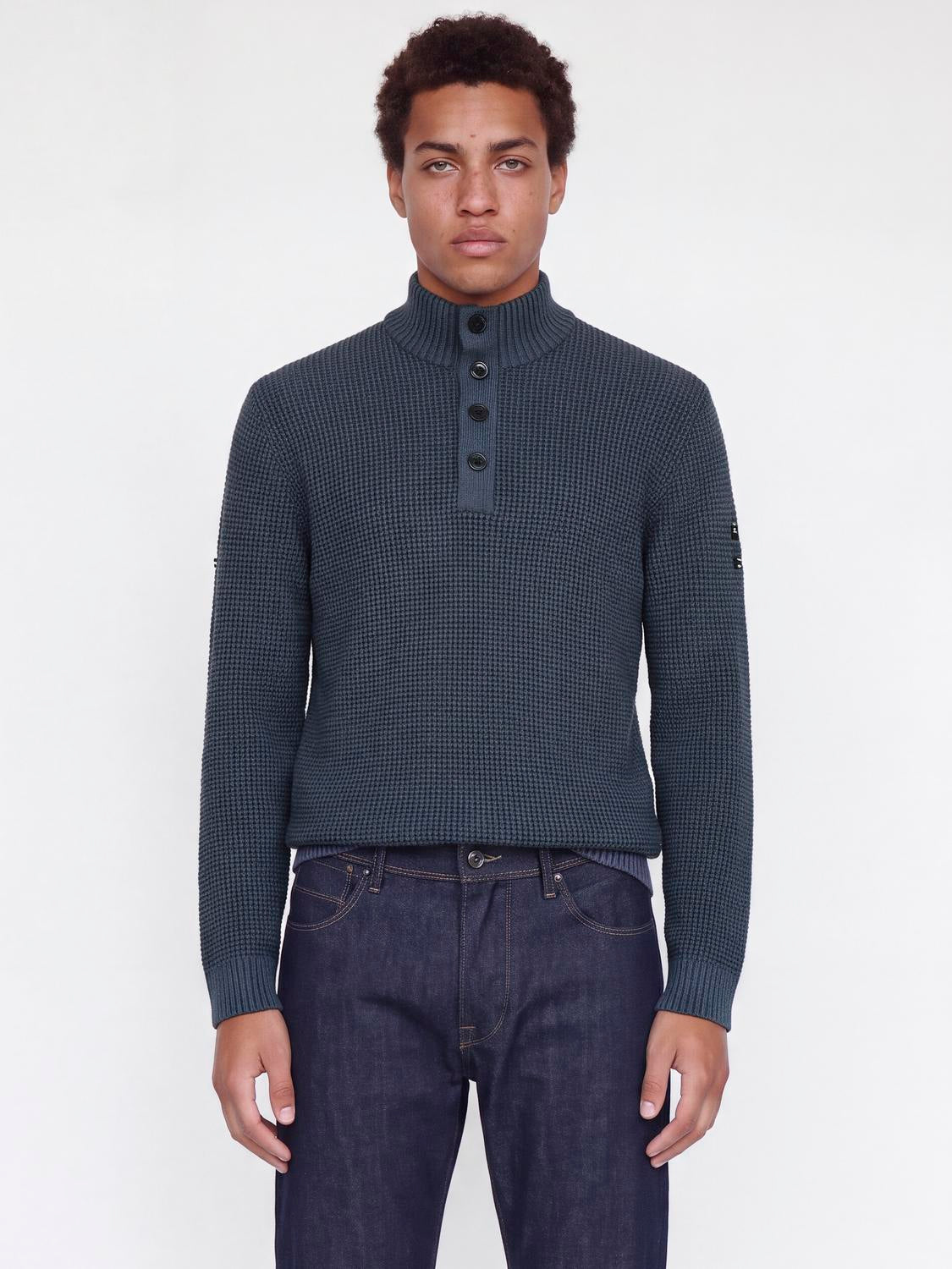 model_shot-front