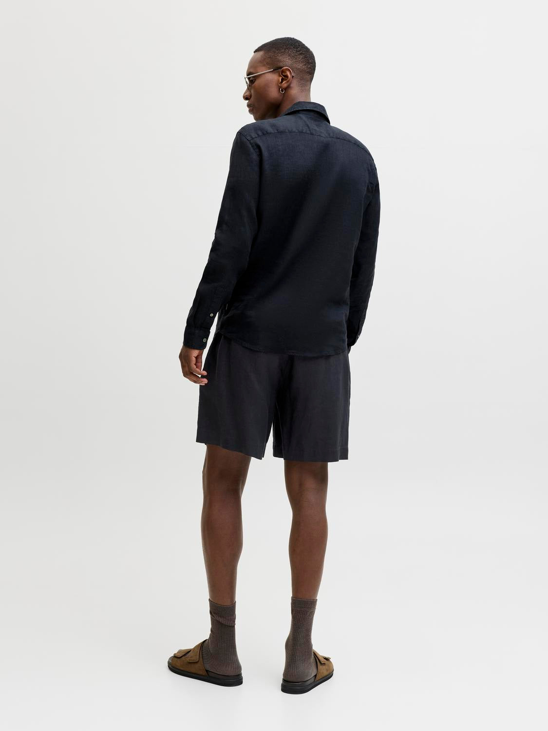 model_shot-back