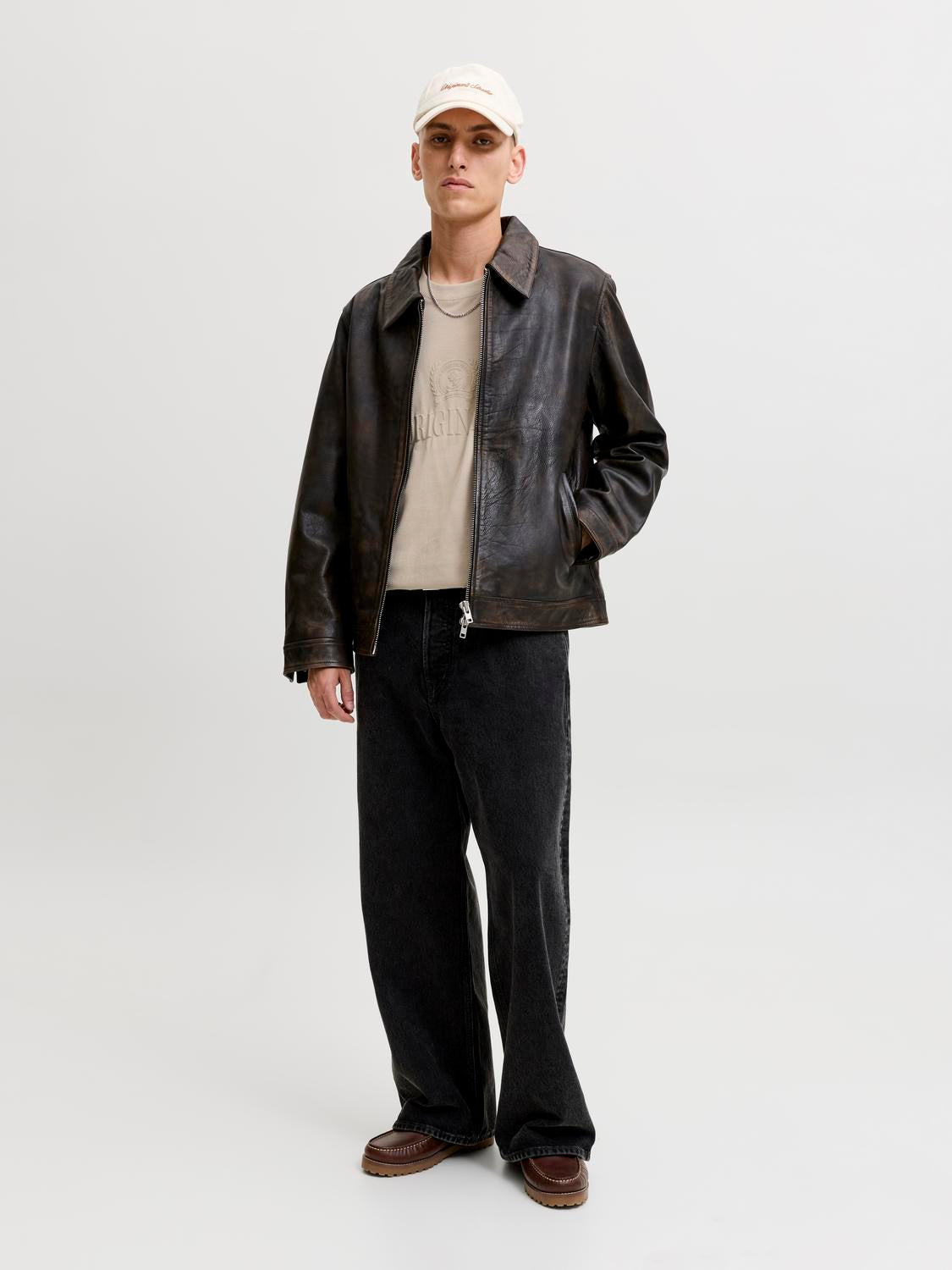 model_shot-front_full