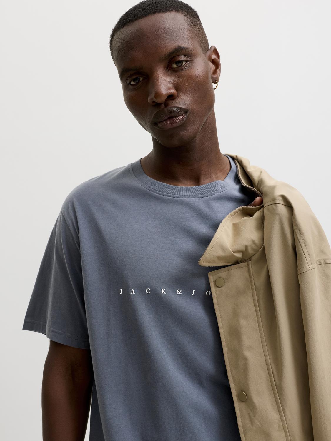 model_shot-creative