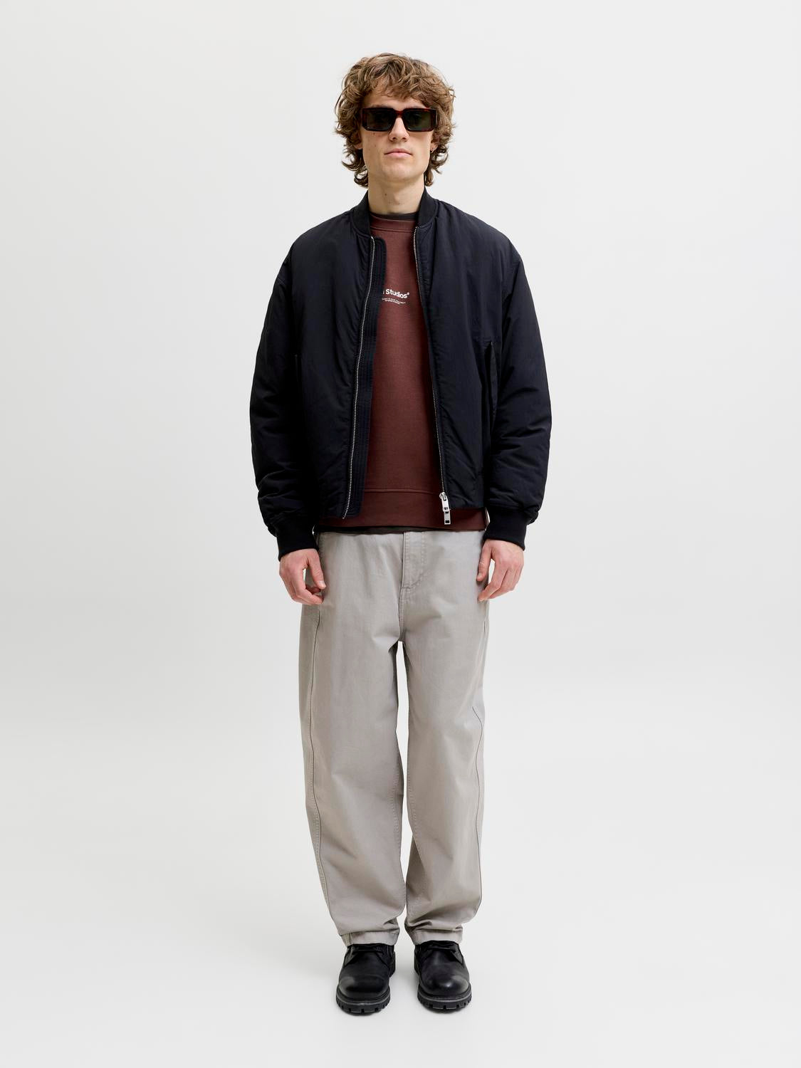 model_shot-front_full