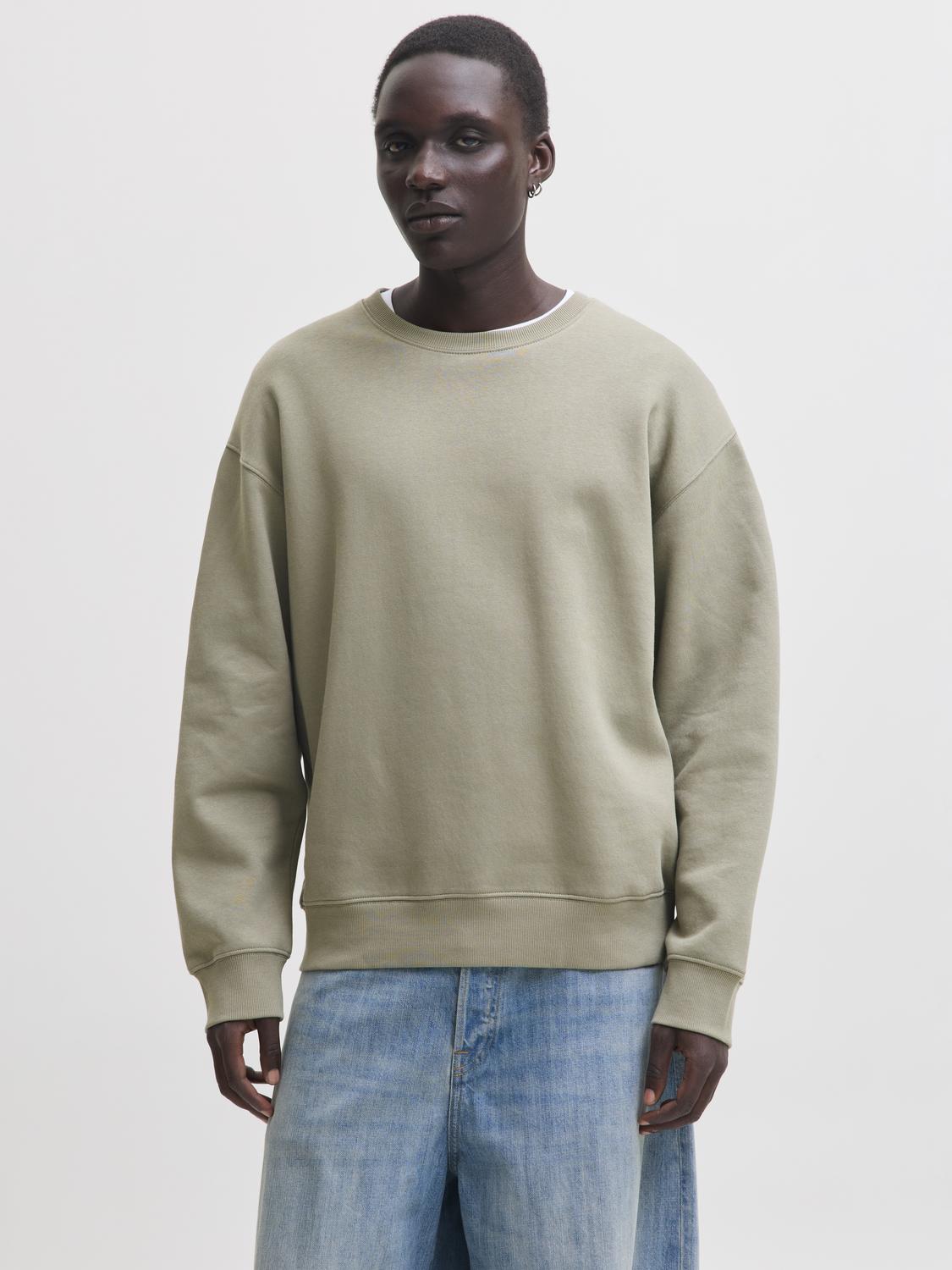 model_shot-front