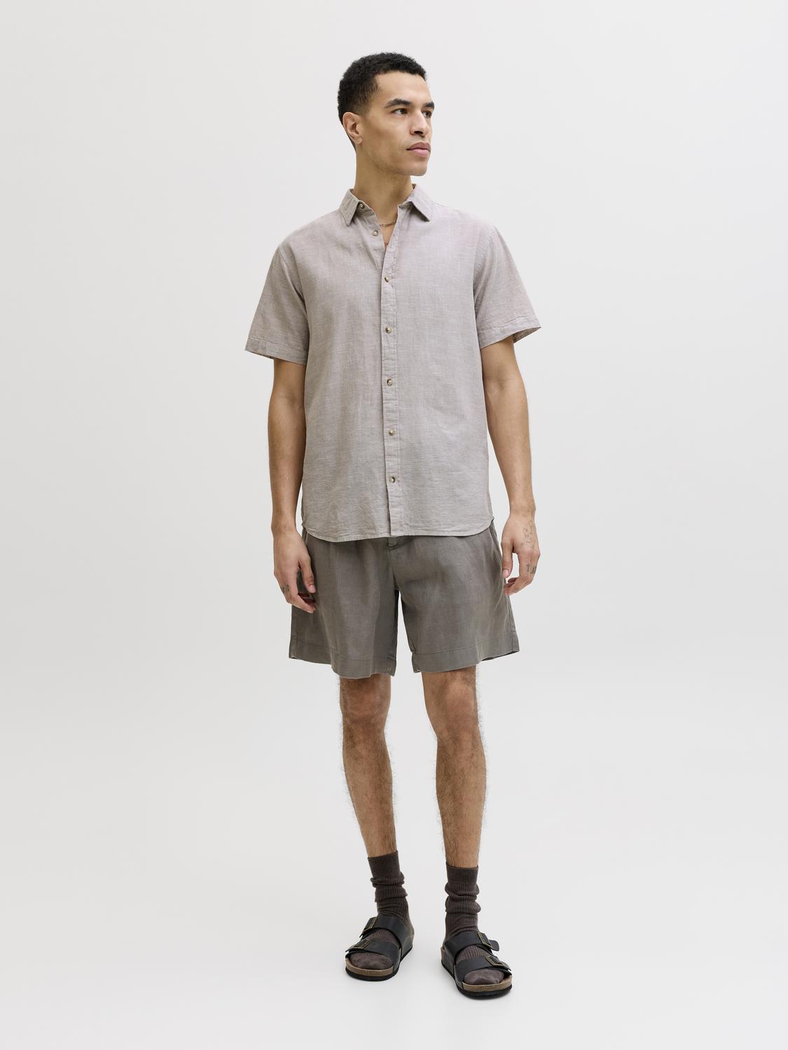 model_shot-front_full