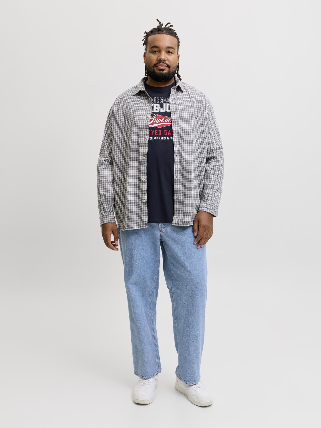model_shot-front_full