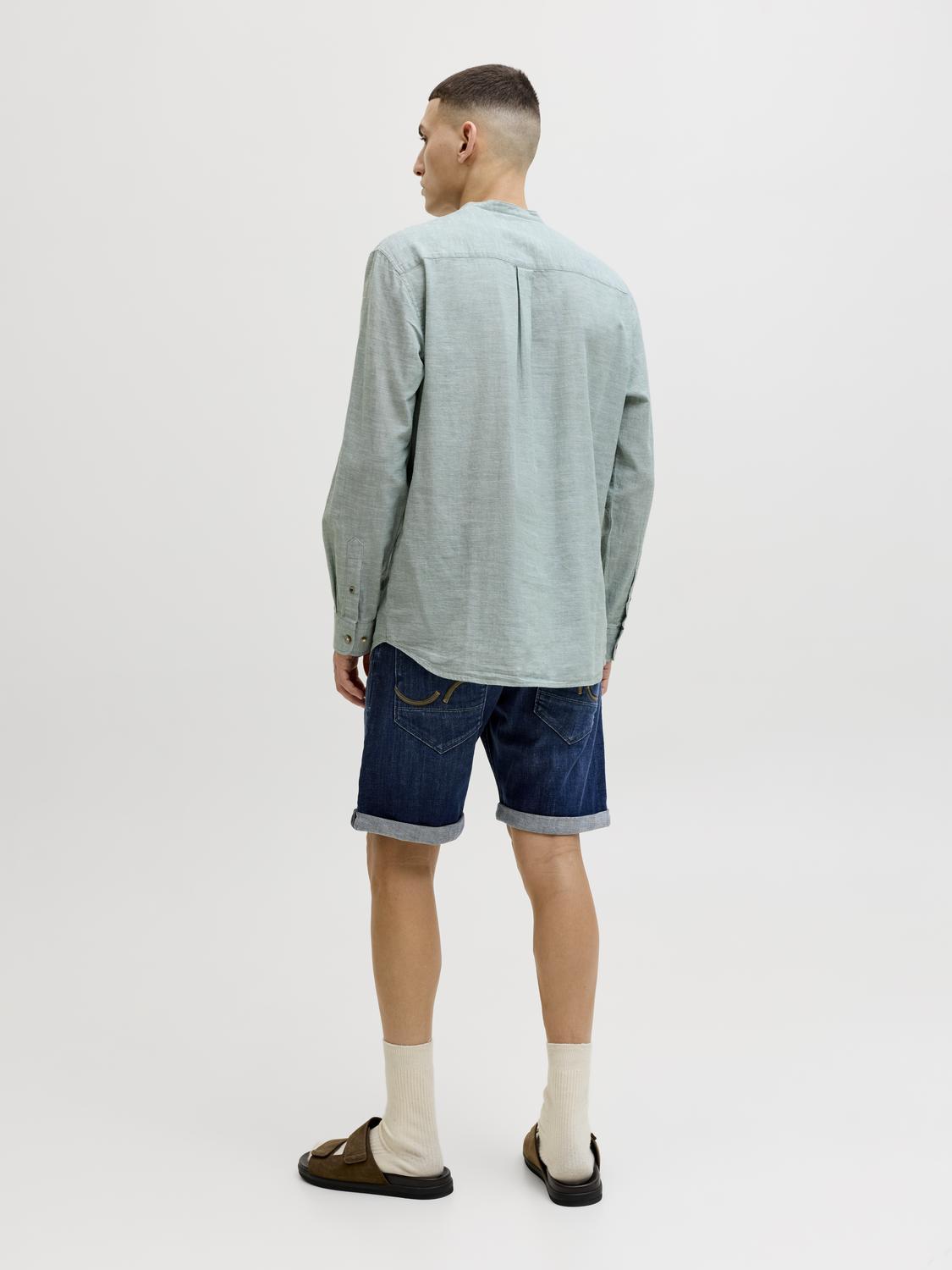 model_shot-back