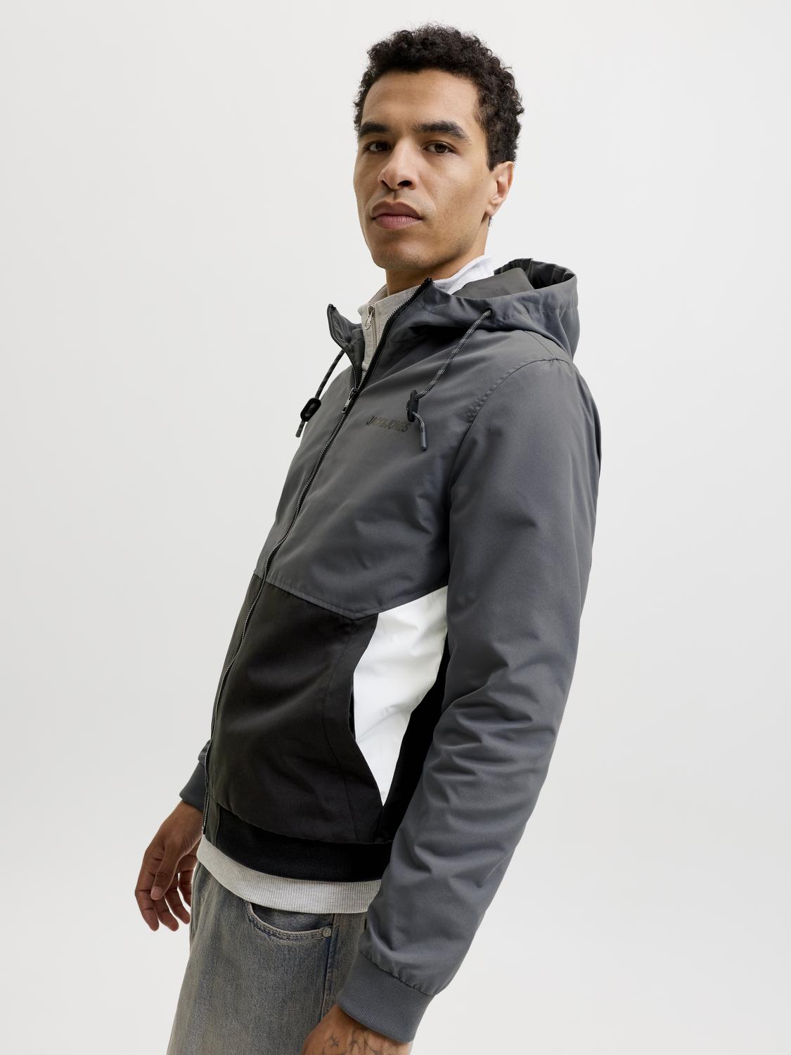 model_shot-creative