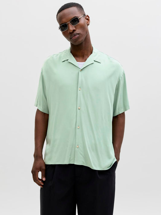 model_shot-front