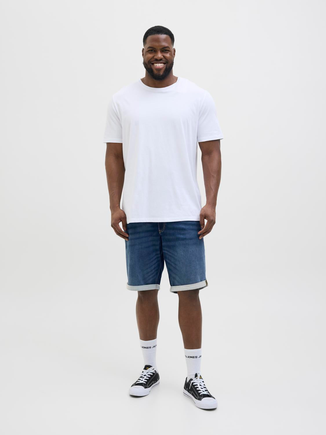 model_shot-front_full
