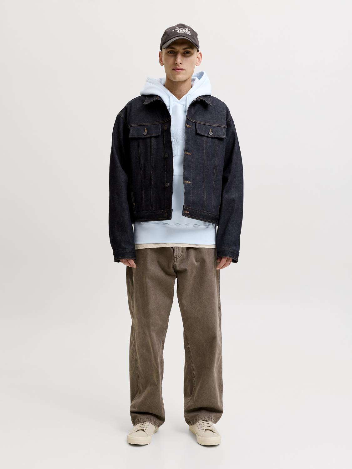 model_shot-front_full