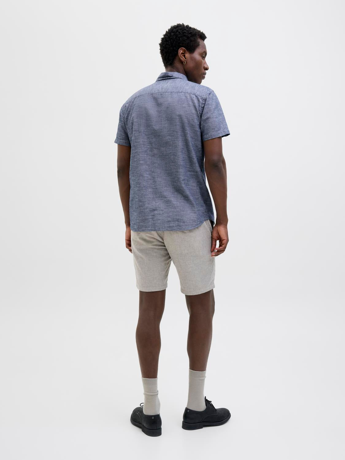 model_shot-back