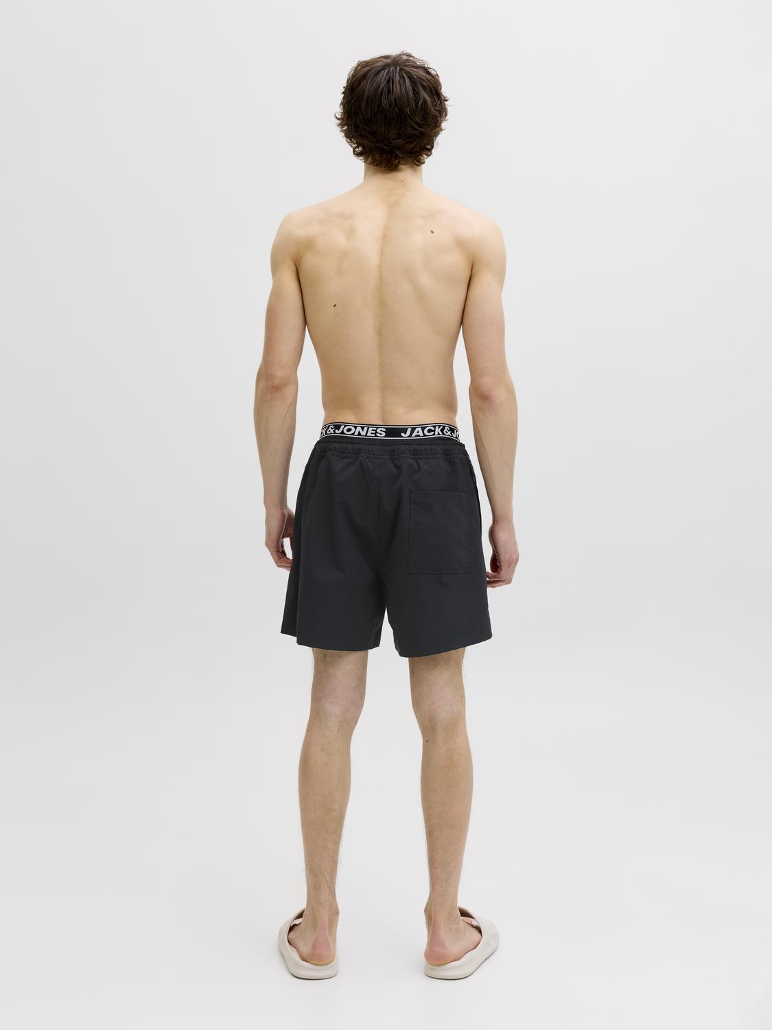 model_shot-back