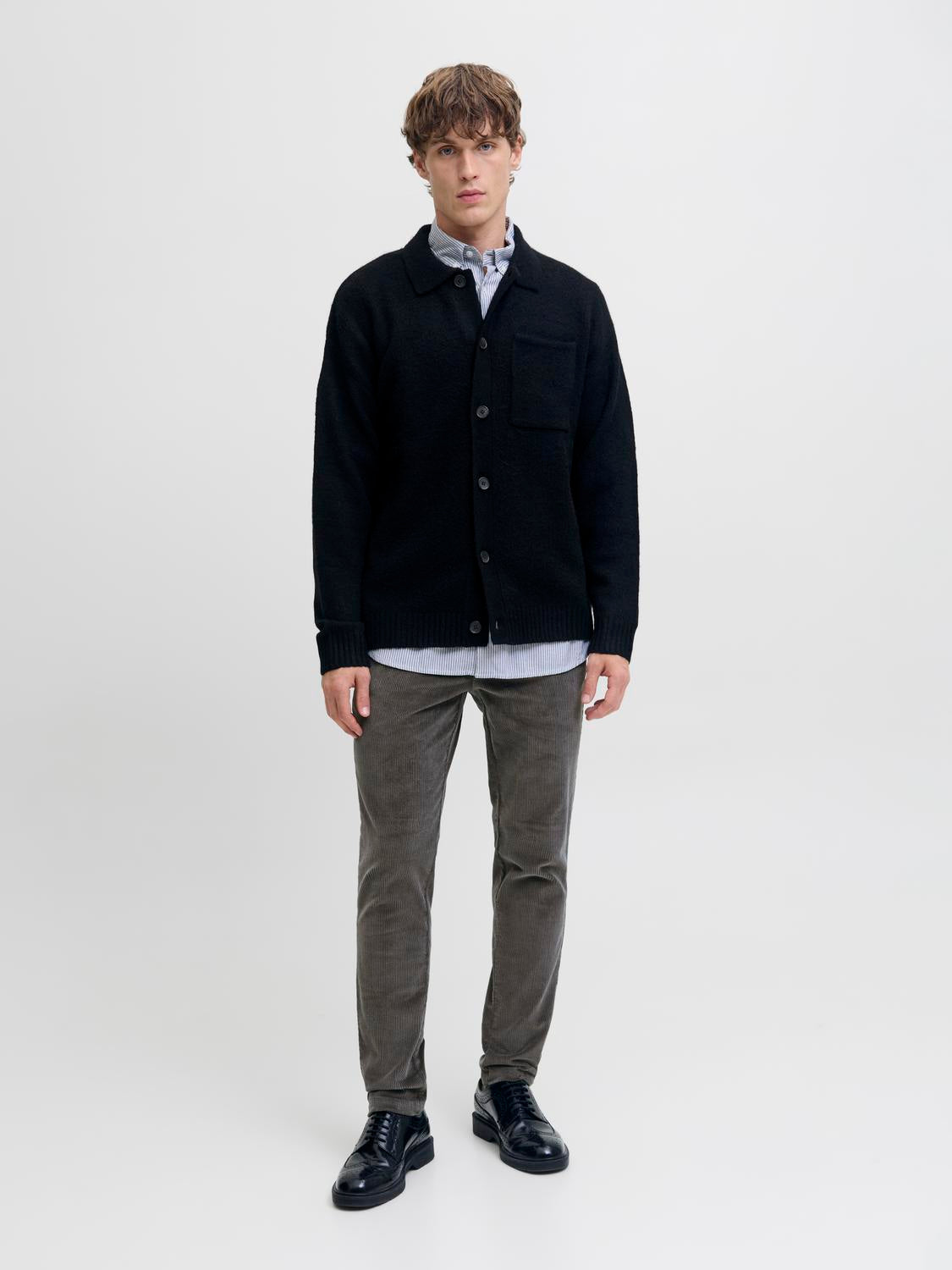 model_shot-front_full