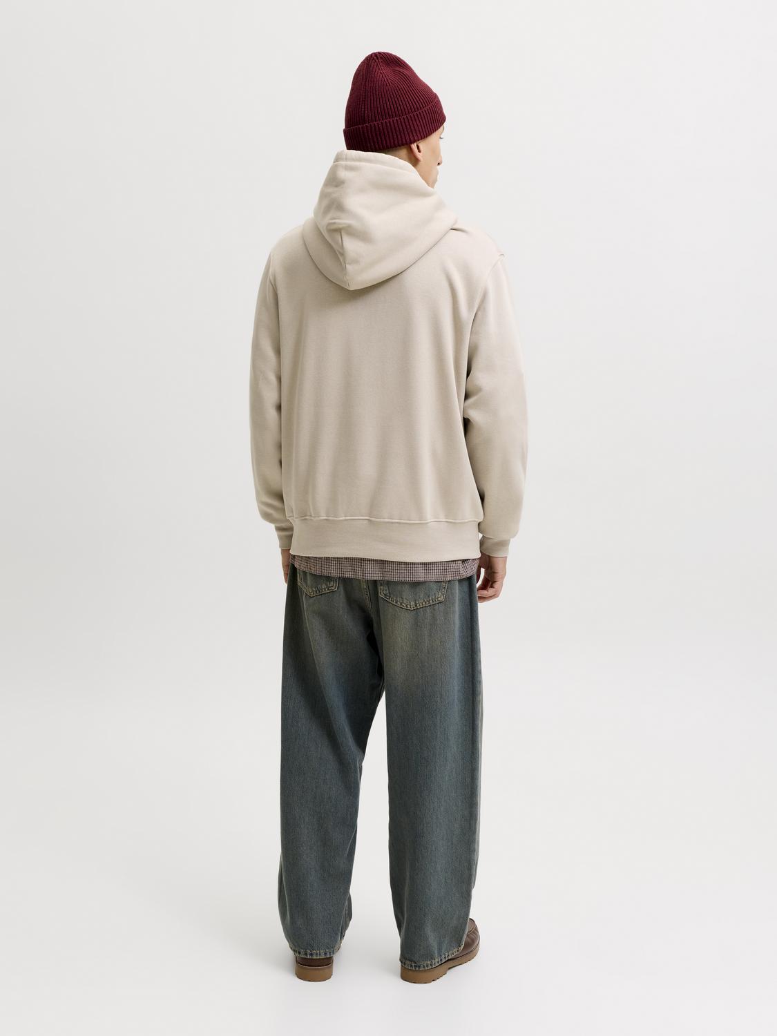 model_shot-back
