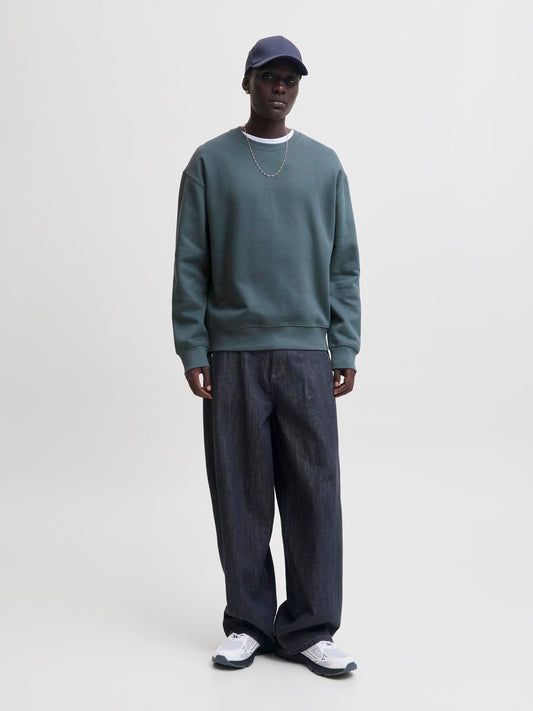 model_shot-front_full