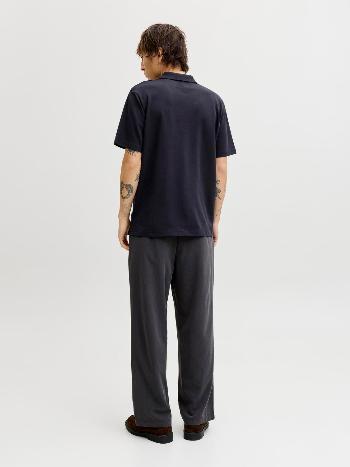 model_shot-back