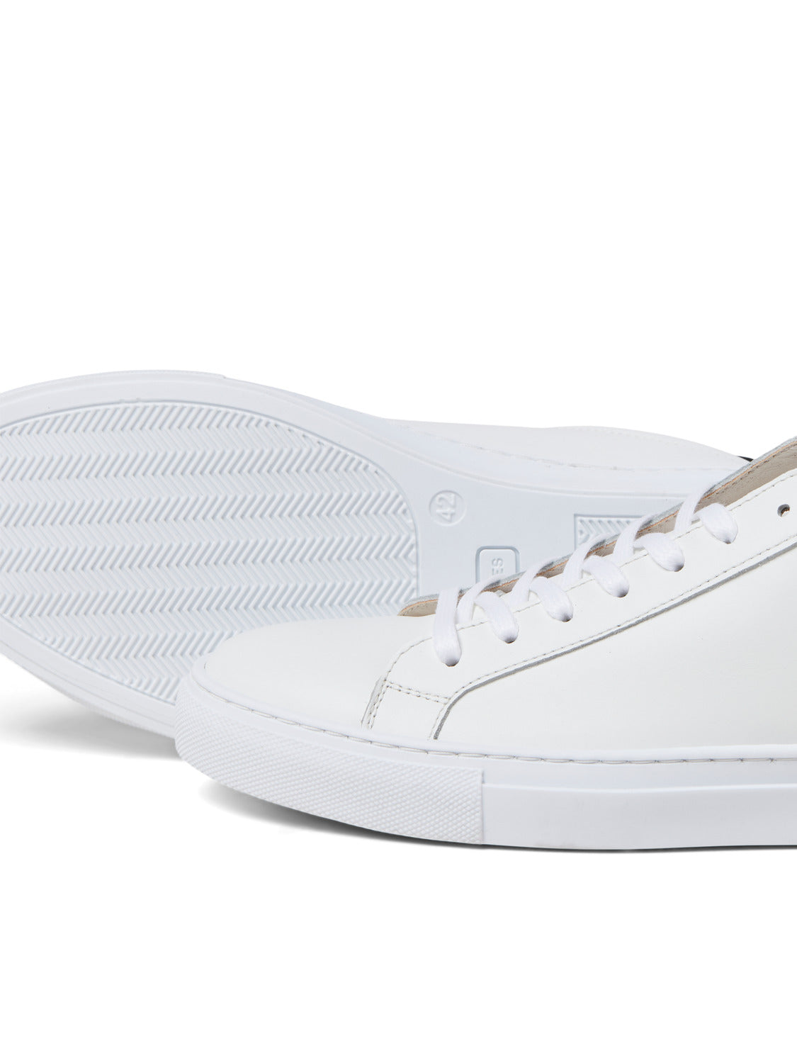 JFWCOREY Shoes - White